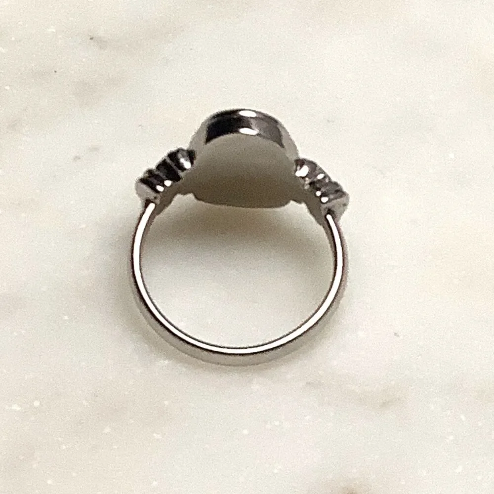 Avon Genuine Black Onyx and Diamond Ring Vintage Style Sz 7